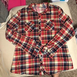 XL cotton like flannel. Has button make 3/4 sleeve